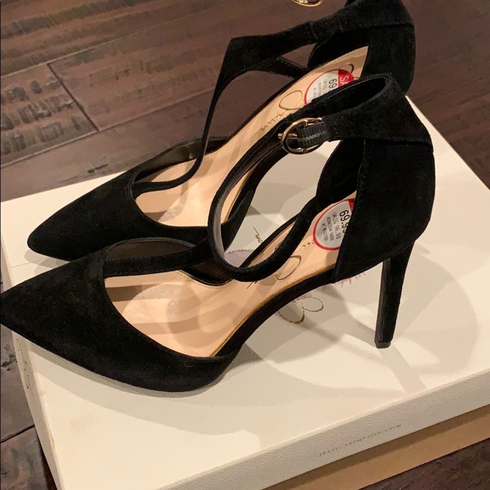 Never worn Jessica Simpson suede heel